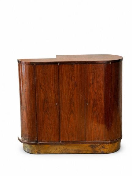 尤金·普林茨（1879-1948）（归因于）
镶木家具，带突出转角延伸部分及错层设计，采用玫瑰木贴面