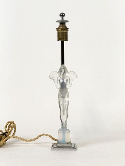 SABINO France 
Lampe en métal chromé, le fût et le