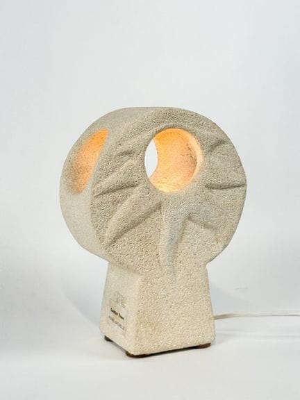 Albert TORMOS (XXe)
Lampe en pierre sculptée styli