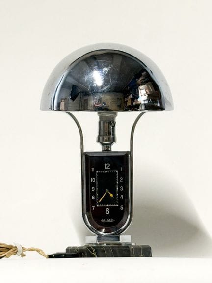 JAEGER
Luxhora 
Vers 1930
Pendulette, lampe de tab