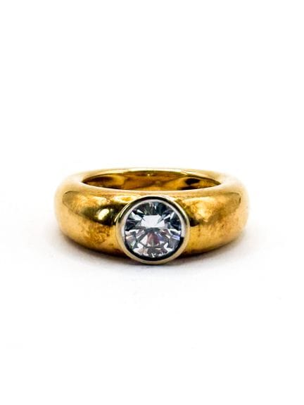 Bague bombée en or 18K (750 millièmes), ornée d'un