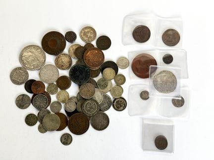 MONDE
Intéressant lot d'environ 70 monnaies de cui