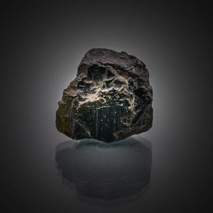 Tourmaline brute sur papier. 
Poids : 13,26 cts.
