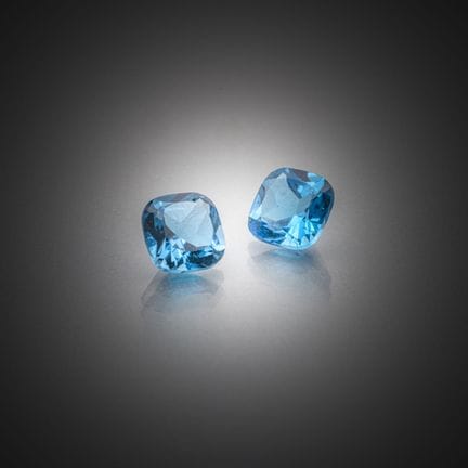 Par de topacios azules (Swiss Blue) de talla cojín