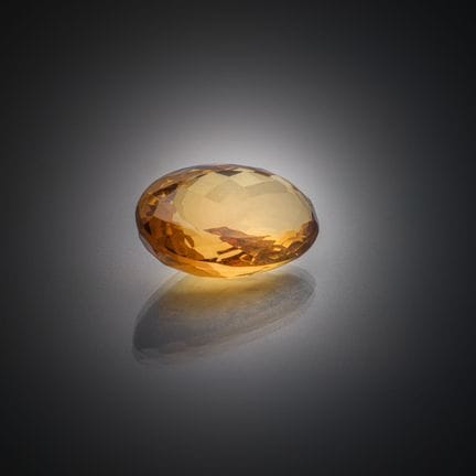 Citrine ovale sur papier.
Poids : 18,62 cts.