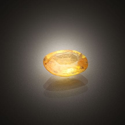 Oval yellow sapphire on paper.
Weight: 1.28 ct.
Di