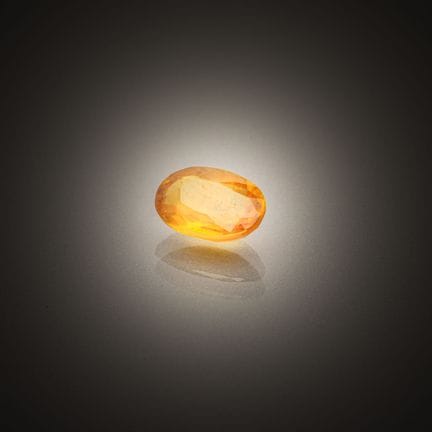 Oval yellow sapphire on paper.
Weight: 1.31 ct.
Di