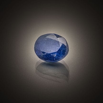 Oval sapphire on paper. 
Weight: 4.50 cts.