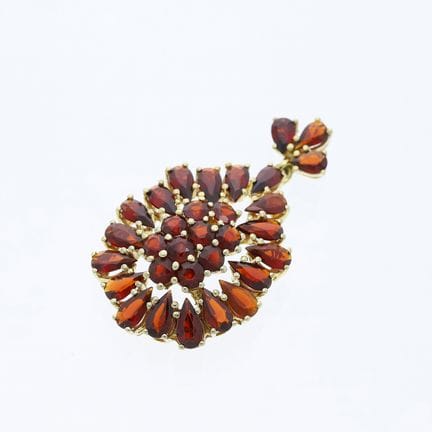 Ciondolo 9,00 ct. Granati 333 Oro giallo 8 kt.
Des