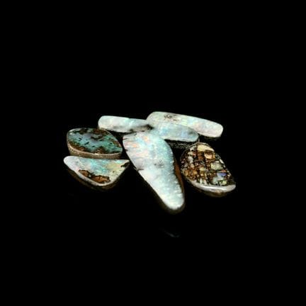 Piedras preciosas: ópalos de 15,33 ct.
Descripción