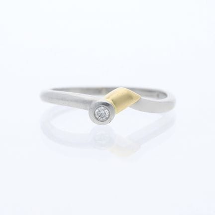 Anello con diamante in oro giallo 750 da 18 carati