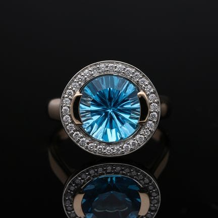 Ring 4,34 ct. Topaz, Diamonds 585 Rose gold 14 kt.