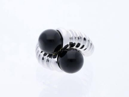 Anello 6,00 ct. Onici 750 Oro bianco 18 kt.
Descri