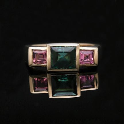 Ring 1,88 ct. Tourmalines 585 Rose gold 14 kt.
Pro