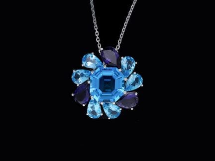 Necklace with pendant 17,20 ct. Topaz, Topazes, Io