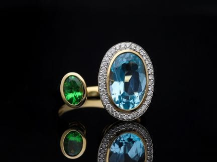 Ring 4,68 ct. Topazes, Tsavorites, Diamonds 585 Ro