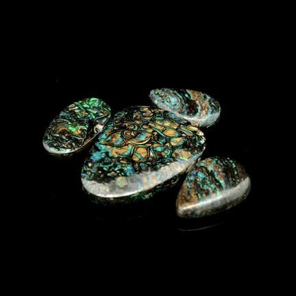 Piedras preciosas: ópalos de 32,78 ct.
Descripción