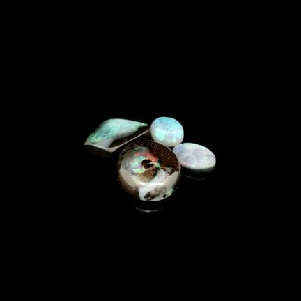 Gema: ópalos de 10,63 ct.
Descripción del producto