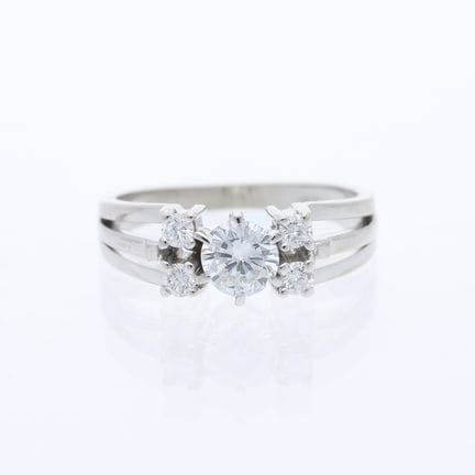 Anello con diamanti da 0,66 ct. in oro bianco 750 