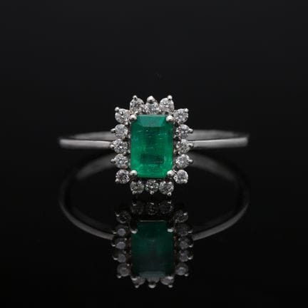 Ring 0,70 ct. Emerald, Diamonds 585 White gold 14 