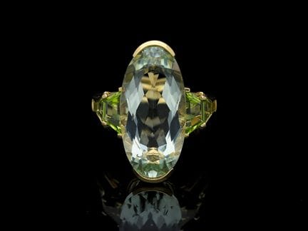 Ring 10,80 ct. Peridots, Amethysts 750 Yellow gold