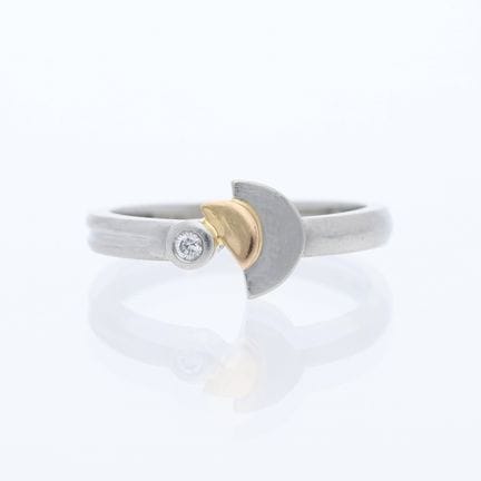 Anello con diamante in platino 950
Descrizione del