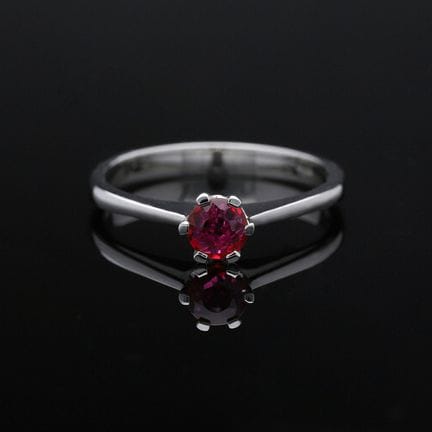 Ring 0,36 ct. Ruby 585 White gold 14 kt.
Product D