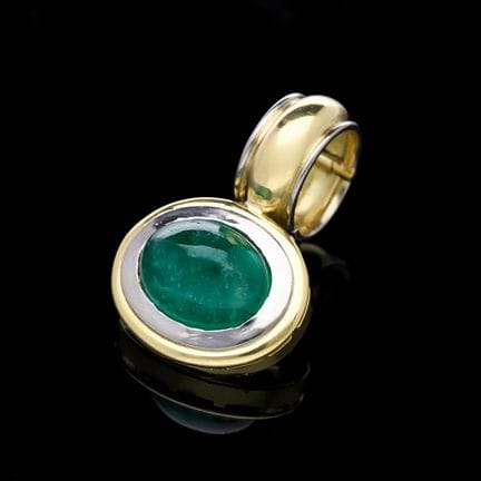 Pendant 10,00 ct. Emerald 750 Yellow gold 18 kt.
P