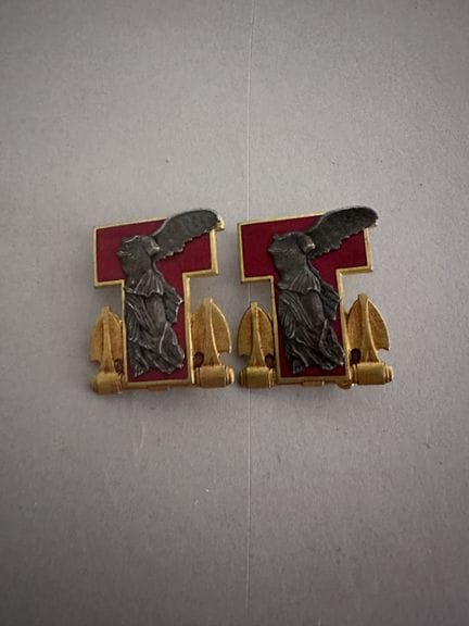 France
Set of two "Le Triomphant" badges made of m