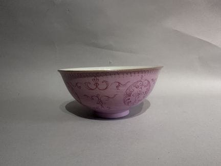 CHINA
Goblet on a pedestal, made of polychrome gla