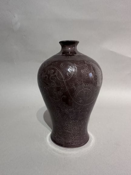 CHINA
Small Meiping porcelain vase decorated with 