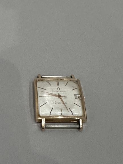 ETERNAMATIC 
男士腕表“Centenaire”款，18K 750/°°黄金方形表壳，奶油
