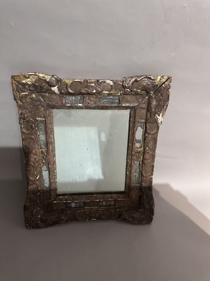 MIRROR with gilded wooden frame featuring floral a