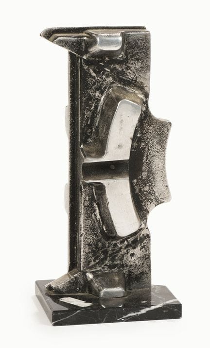蒂博·韦斯（1910-2005）
抽象作品
三件铝铸雕塑组
凹凸不平的底座
均为独一无二的作品，其中