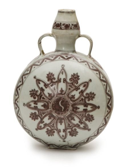 CHINA - 20th century
Porcelain 'bianhu' flask deco