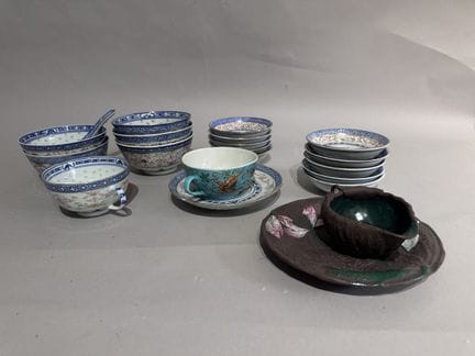 CHINA
Set of 20 assorted porcelain cups and saucer