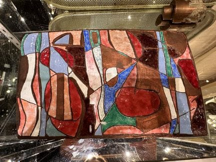 20 世纪 50 年代的作品
铜盘装饰，多色珐琅和抽象装饰
签名 "MUSE
20.5 x 32.5