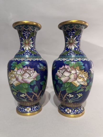 CHINA
Pair of small baluster vases in cloisonné wi