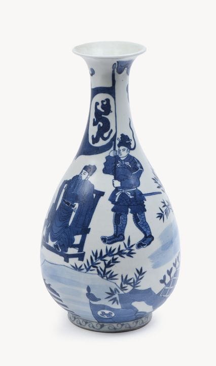 CHINA
Blue-and-white porcelain baluster vase decor