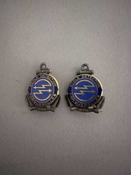 France 
Set of two badges from the Porquerolles Re
