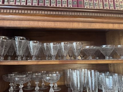 SET
A set of crystal glasses engraved with spirals
