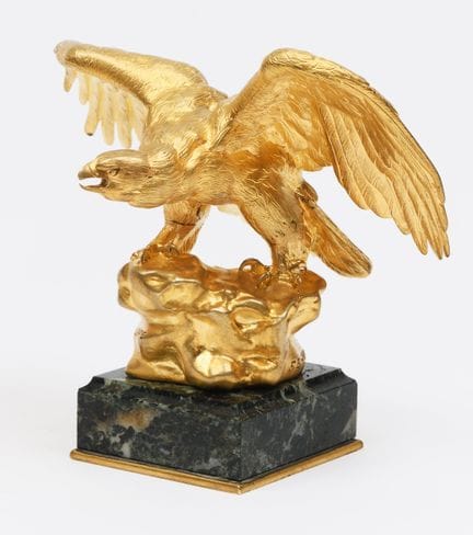 安托万-路易·巴里耶（1795-1875），据
《岩石上的雄鹰》
镀金青铜雕塑，底座上署有署名，并附