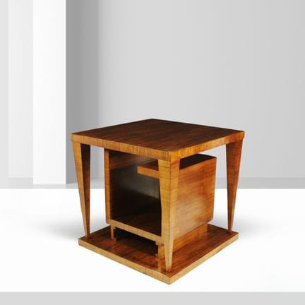 Gio Ponti, 73 x 75 x 75 cm. Table en bois.