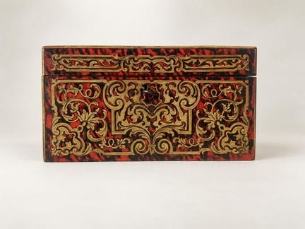 Rectangular tea box featuring Boulle marquetry of 