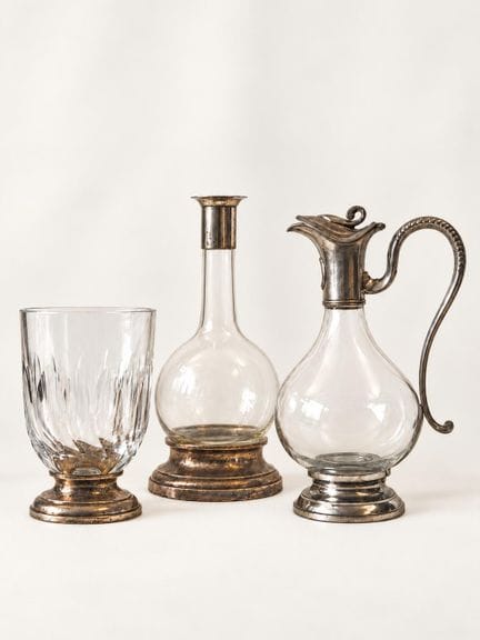 Ensemble de trois pièces en verre à montures en mé