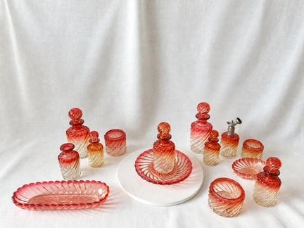 BACCARAT 
Nécessaire de toilette en verre moulé-pr