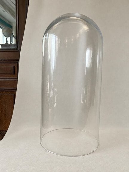 Globe en verre.
Haut. 60 cm.
(sans socle)