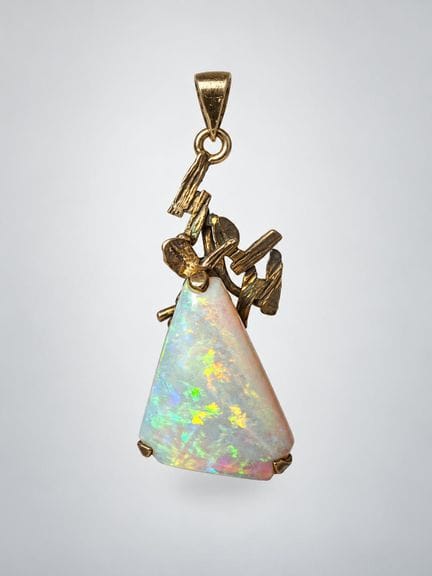 Asymmetrical pendant in 14-karat yellow gold (585 