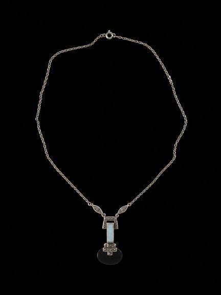 Silver necklace (925 ‰), featuring an openwork lin