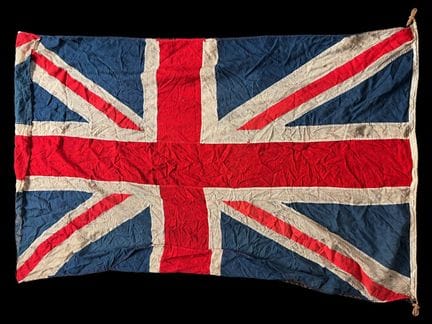 Deux drapeaux en coton cousu :
– Drapeau du Royaum